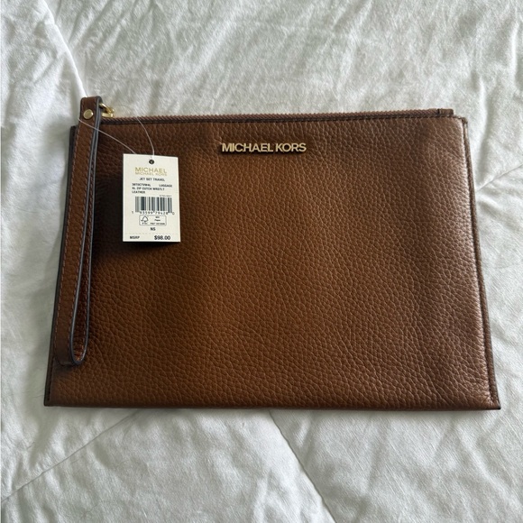 Michael Kors XL zip Cutch Wrstlt - Picture 1 of 1